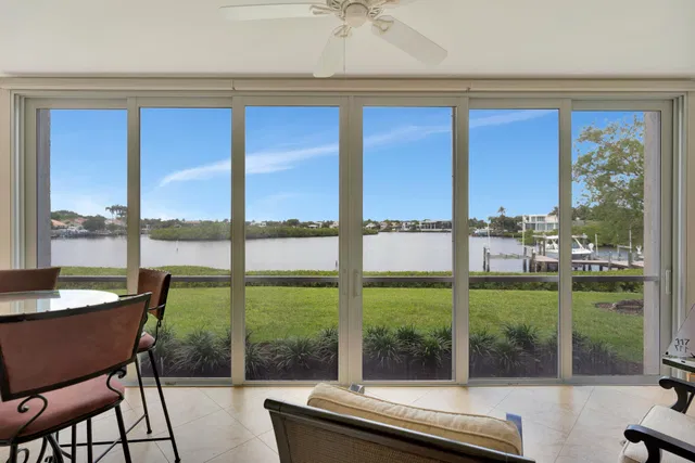 Admirals Cove Residence photo 15