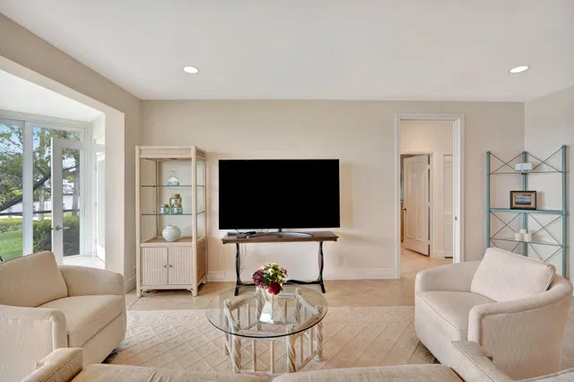 Admirals Cove Residence photo 25