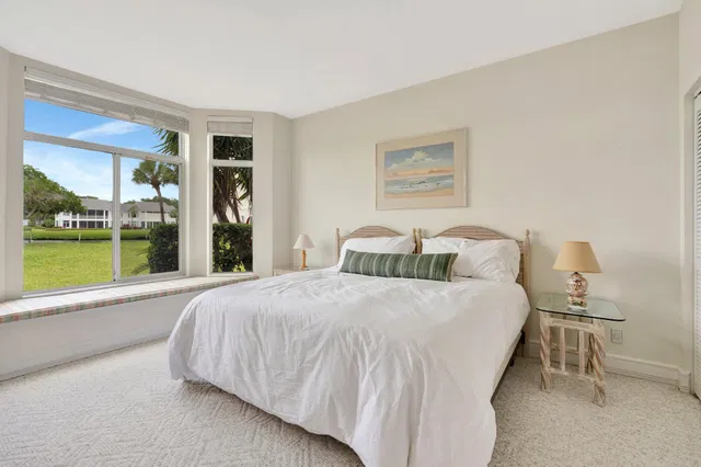 Admirals Cove Residence photo 26