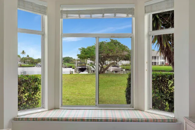 Admirals Cove Residence photo 28