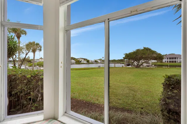 Admirals Cove Residence photo 29