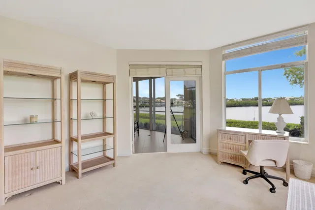 Admirals Cove Residence photo 34