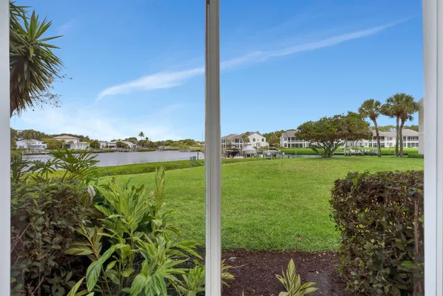 Admirals Cove Residence photo 35