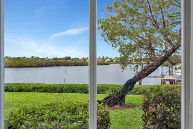 Admirals Cove Residence photo 36