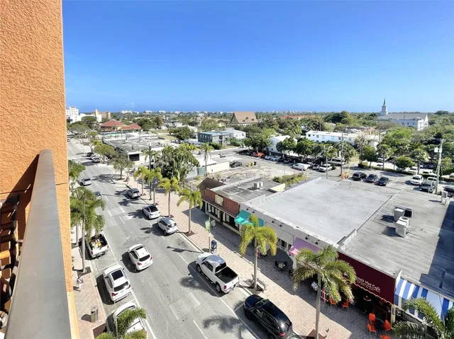 Unit 616 photo 3