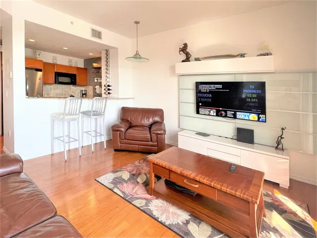 Unit 616 photo 5