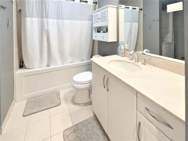 Unit 616 photo 6