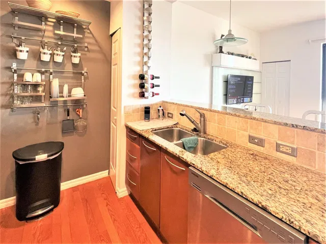 Unit 616 photo 8