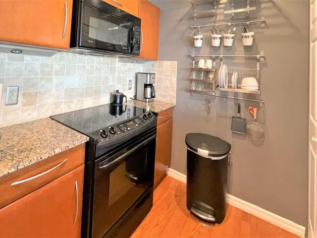Unit 616 photo 9
