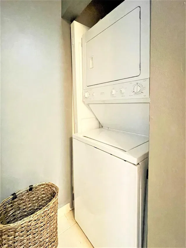 Unit 616 photo 12