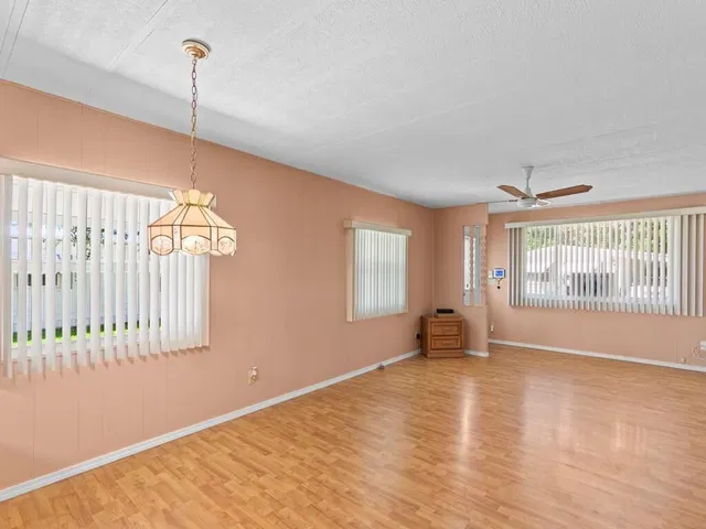  Residence photo 17