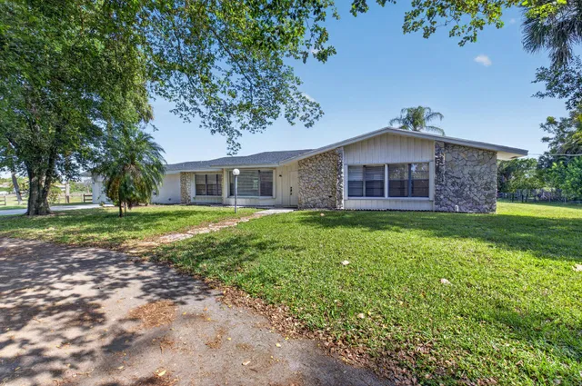 10157 La Reina Road, Delray Beach, FL 33446