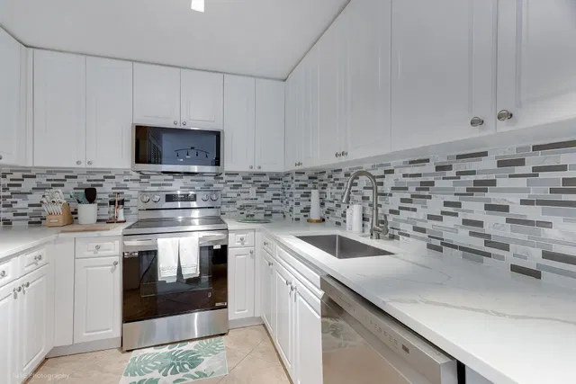 The Strand Unit 1008 photo 6