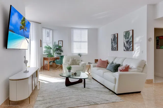 The Strand Unit 1008 photo 7