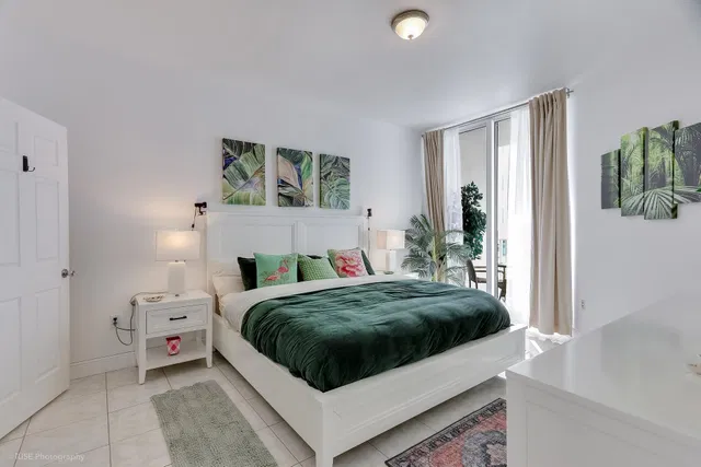 The Strand Unit 1008 photo 10