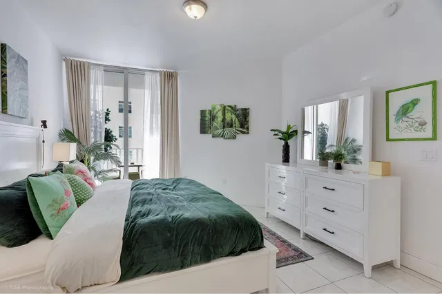 The Strand Unit 1008 photo 11