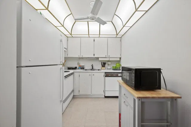 Unit 202 photo 5