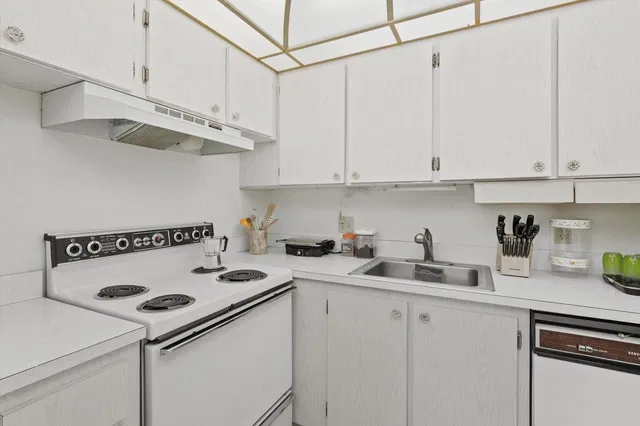Unit 202 photo 6