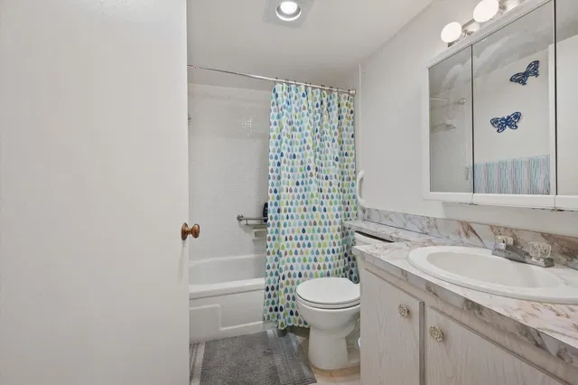 Unit 202 photo 11