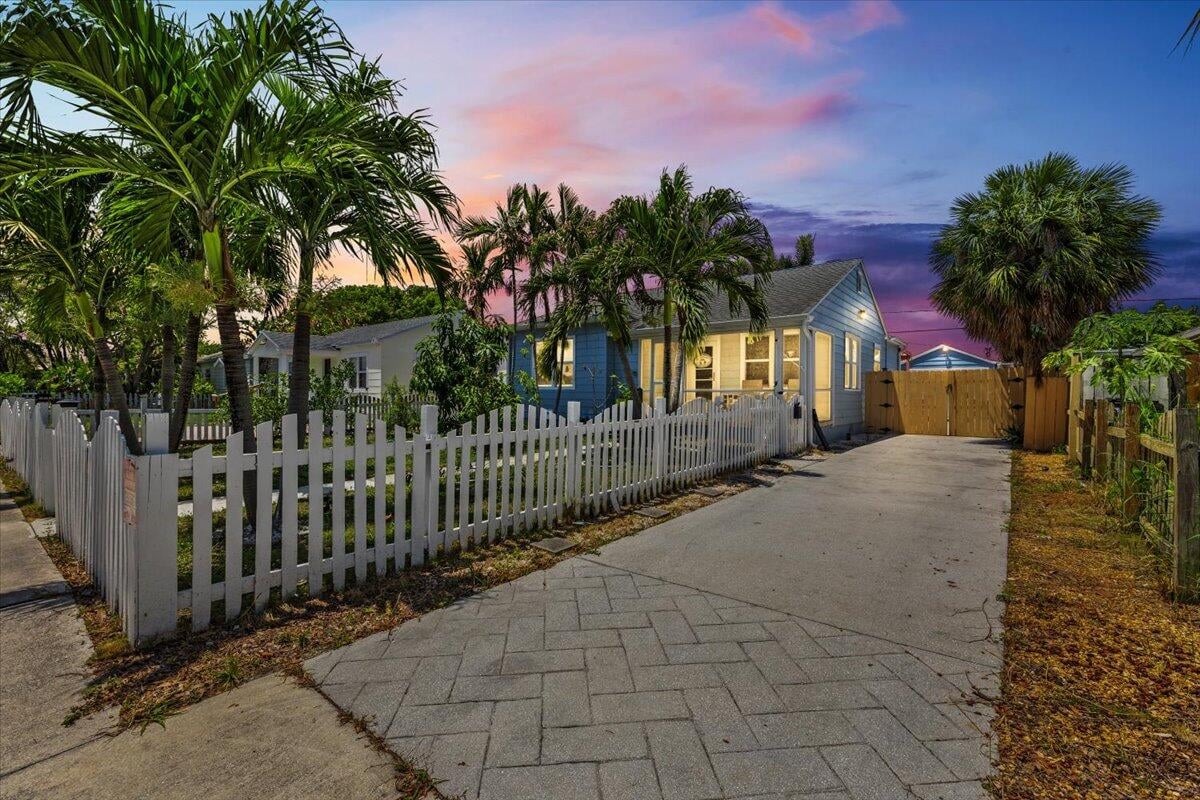 Residence photo 2
