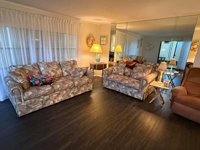 Residence photo 3