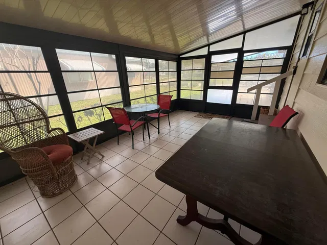 Residence photo 30