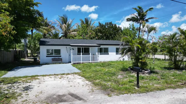 Residence photo 2