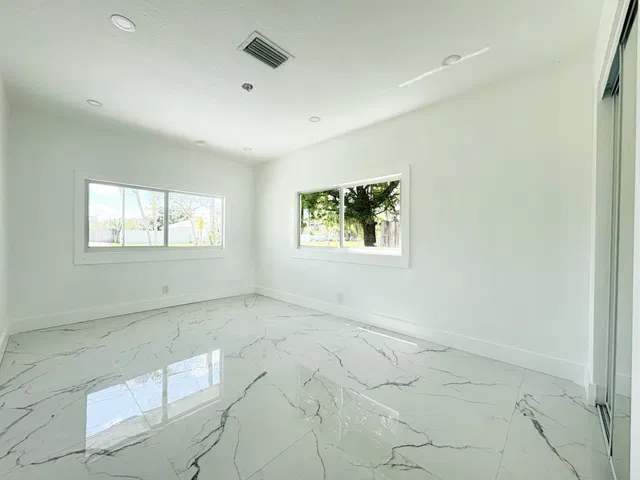 Residence photo 17