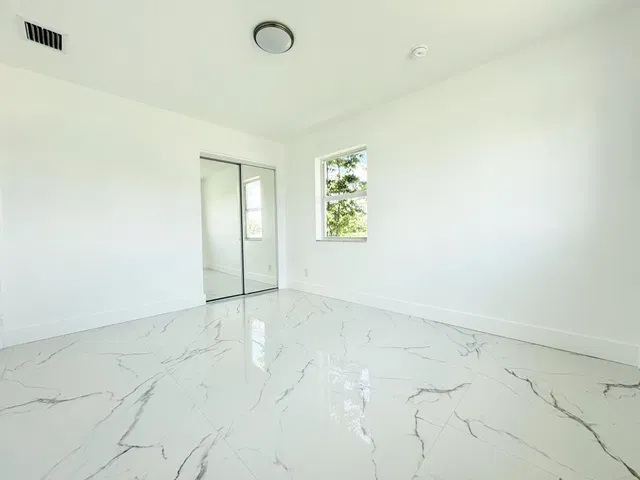 Residence photo 25