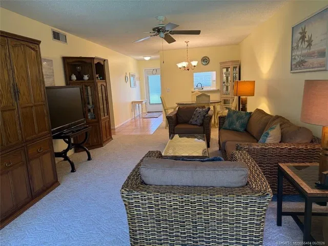 Unit 10-2 photo 3