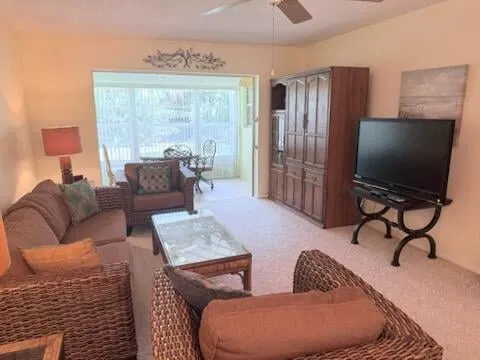 Unit 10-2 photo 9