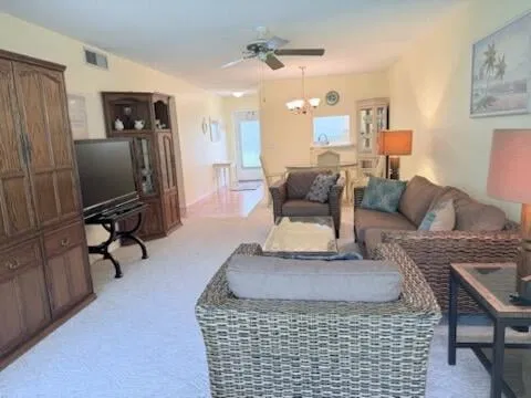 Unit 10-2 photo 11