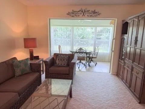Unit 10-2 photo 12