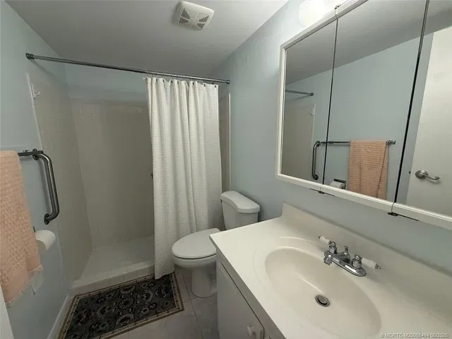 Unit 10-2 photo 15