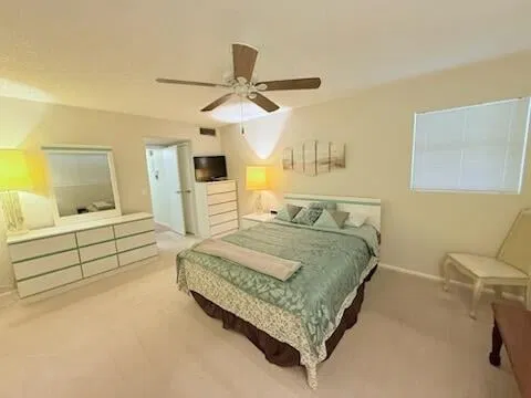 Unit 10-2 photo 18