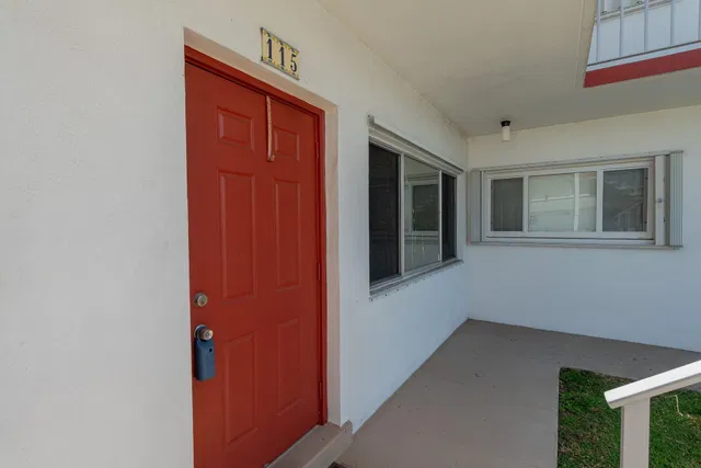 Unit 115 photo 3