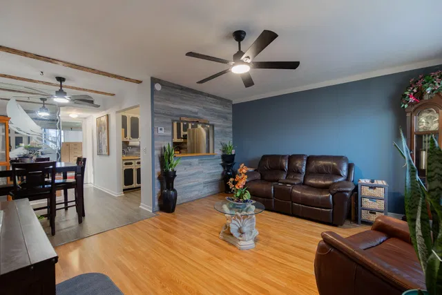 Unit 115 photo 6