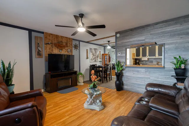 Unit 115 photo 7