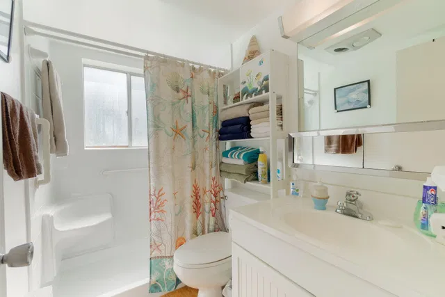 Unit 115 photo 12