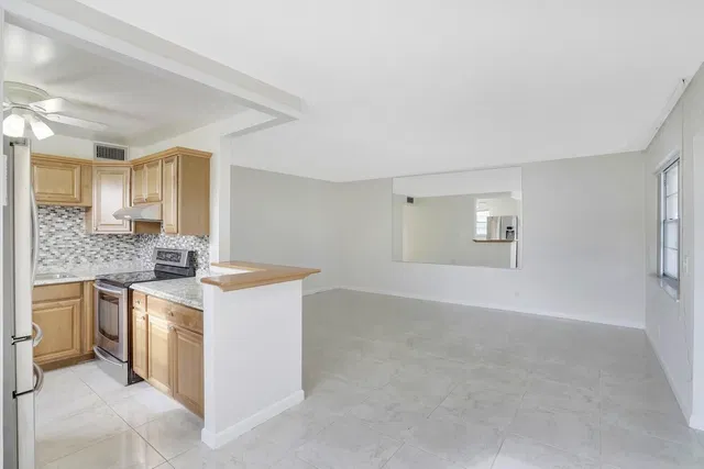 Residence photo 6