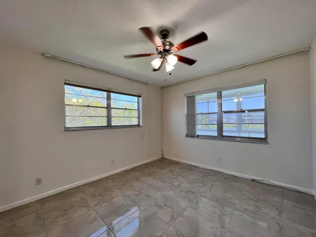 Residence photo 11