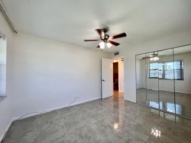 Residence photo 12