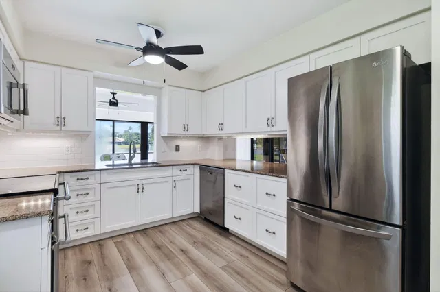 Eastpointe Country Club Residence photo 10