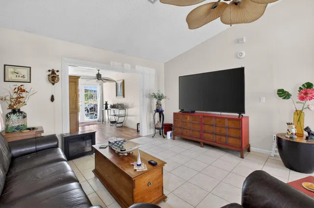  Residence photo 9