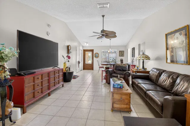  Residence photo 11