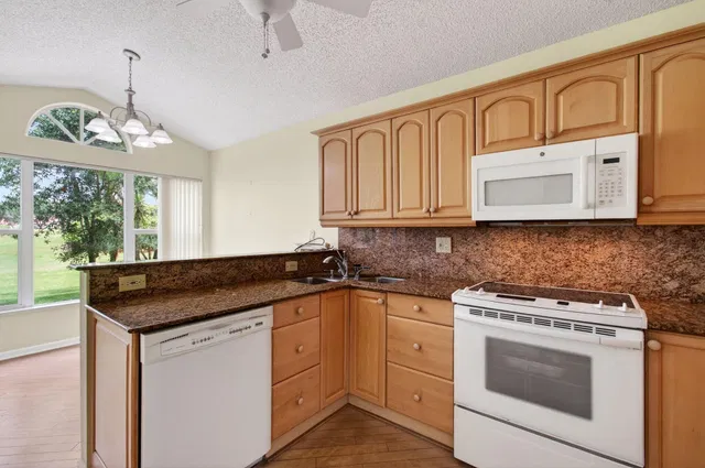 Residence photo 24