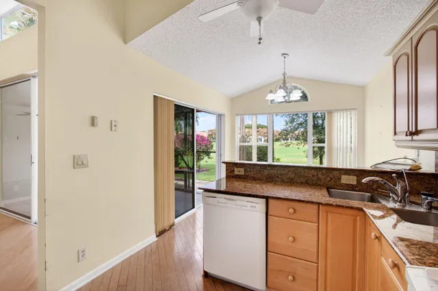 Residence photo 25