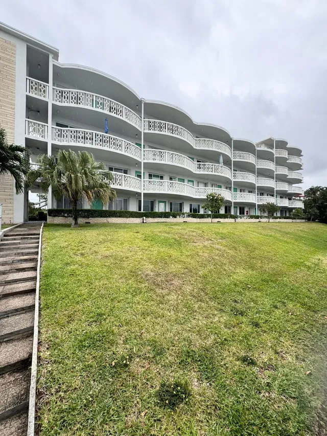 Unit 117 photo 2