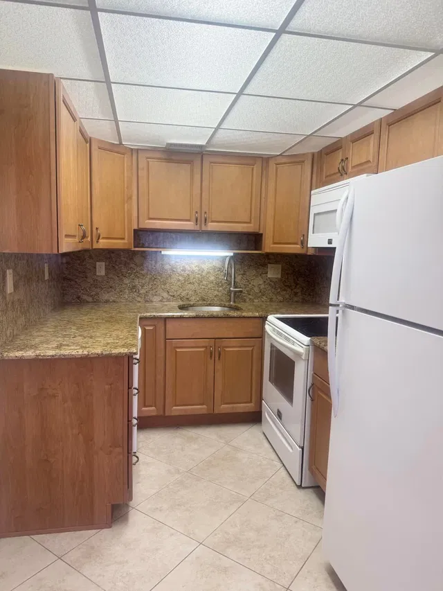 Unit 117 photo 3