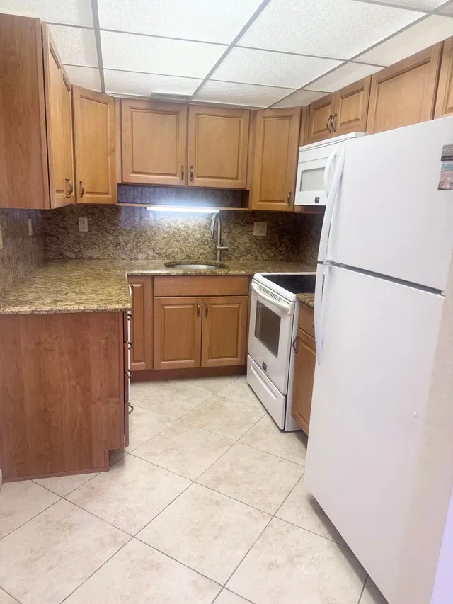 Unit 117 photo 4